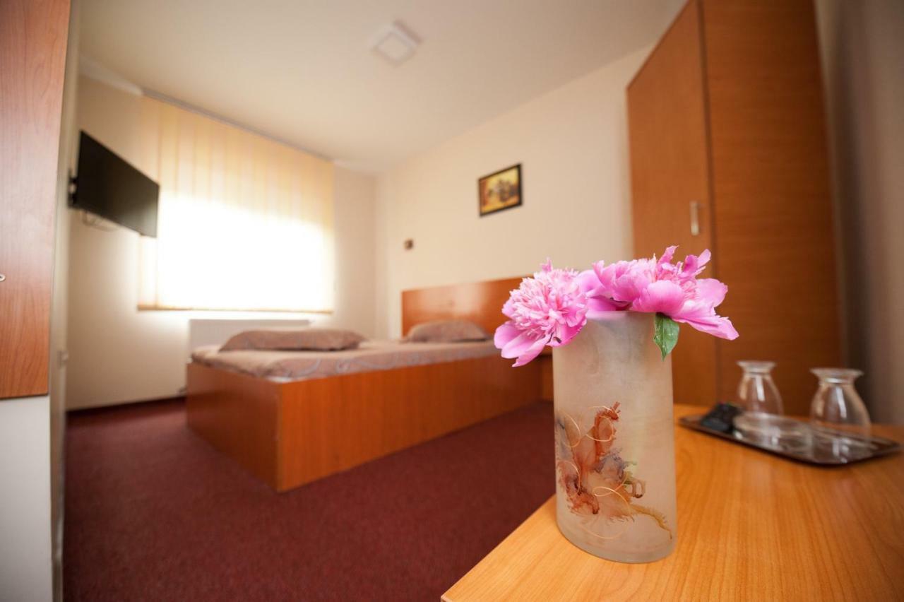 Pension Florica Pitesti Exterior photo
